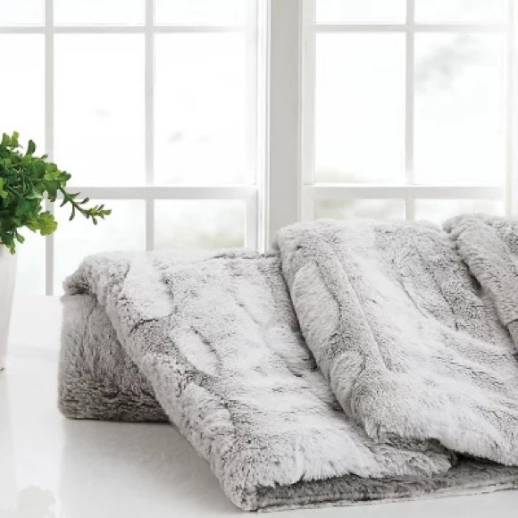 Christian Siriano Bedding Christian Siriano New York Reversible Faux Fur Oversized Throw